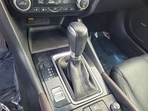 Used 2018 MAZDA MAZDA3 Touring FWD image 32