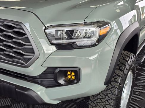 Used 2023 Toyota Tacoma TRD Off-Road w/ TRD Premium Off Road Package image 10