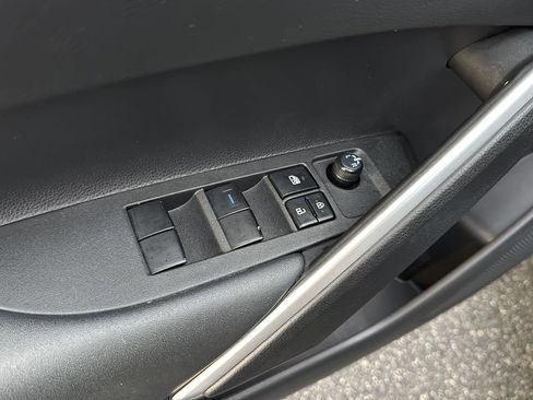 Certified 2022 Toyota Corolla Cross LE image 26