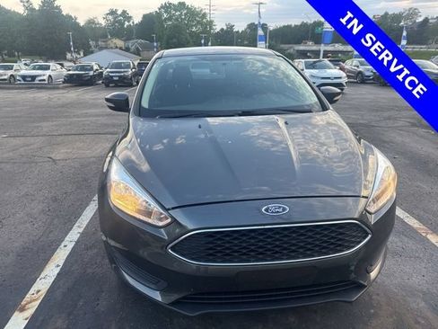 Used 2016 Ford Focus SE w/ SE Power Seat Package FWD image 2
