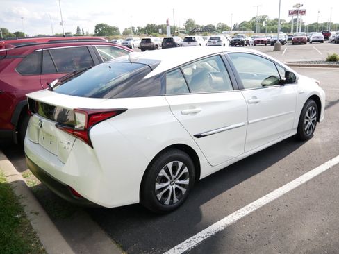 Used 2020 Toyota Prius XLE AWD/4WD image 5