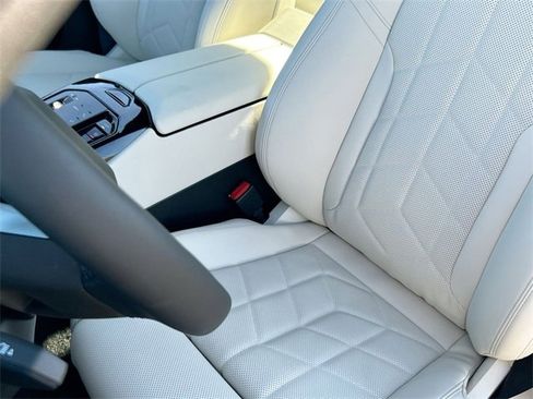 Certified 2025 BMW i5 eDrive40i w/ Premium Package image 19