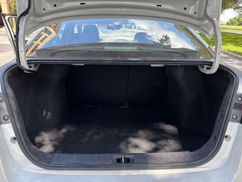 Used 2025 Nissan Versa SV FWD image 26