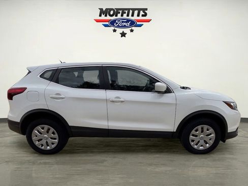 Used 2018 Nissan Rogue Sport S image 6