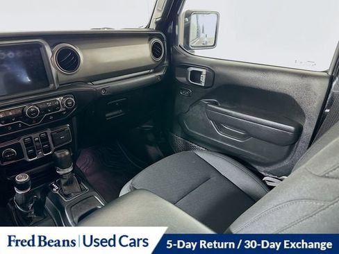 Certified 2022 Jeep Gladiator Willys image 25