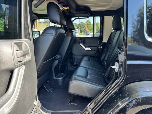 Used 2015 Jeep Wrangler Unlimited Sahara w/ Connectivity Group AWD/4WD image 23