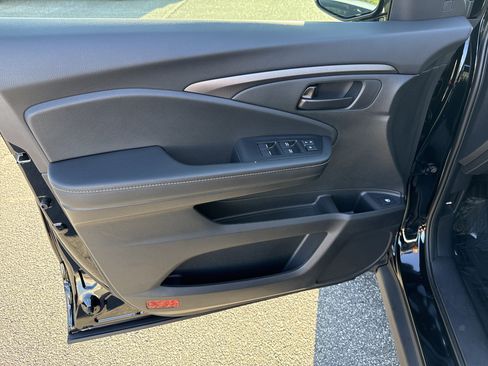Certified 2025 Honda Ridgeline Sport image 14
