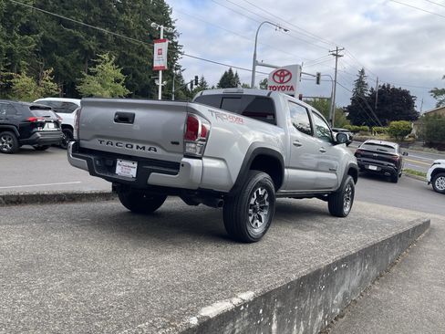 Certified 2023 Toyota Tacoma TRD Off-Road w/ Technology Package AWD/4WD image 9