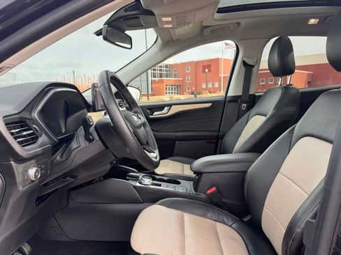 Used 2022 Ford Escape Titanium w/ Titanium Elite Package AWD/4WD image 8