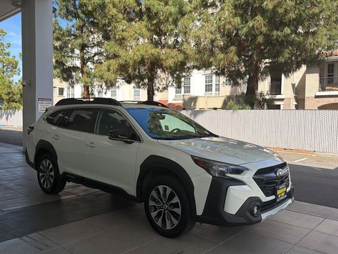 Used 2023 Subaru Outback Limited AWD/4WD image 8