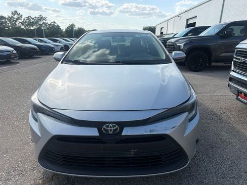 Used 2023 Toyota Corolla LE FWD image 2