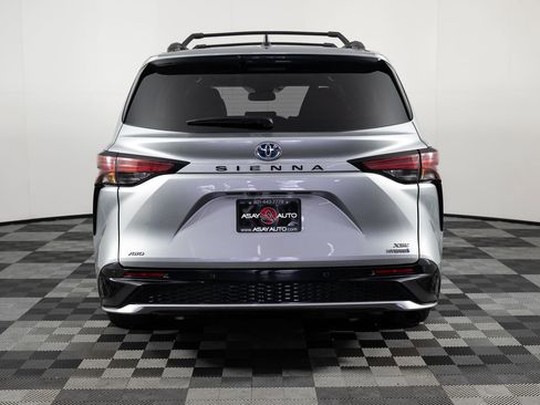 Used 2022 Toyota Sienna XSE image 6