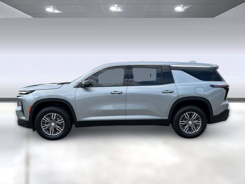 Used 2024 Chevrolet Traverse LS FWD image 2