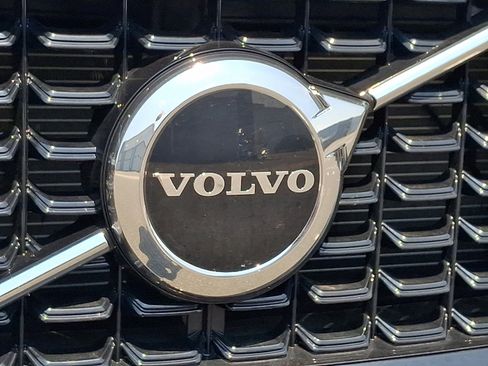 Used 2024 Volvo XC60 B5 Core w/ Protection Package Premier AWD/4WD image 10