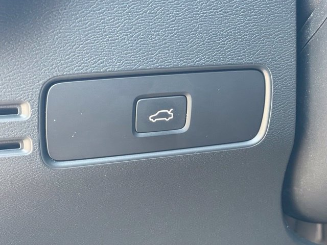 Used 2023 Volvo C40 P8 Recharge Ultimate AWD/4WD image 16
