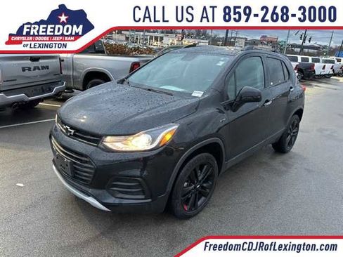 Used 2018 Chevrolet Trax LT w/ Sun & Sound Package image 1