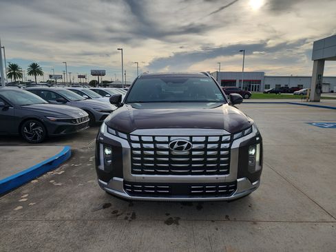 Used 2023 Hyundai Palisade Calligraphy FWD image 2