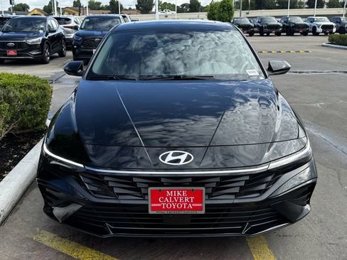 Used 2025 Hyundai Elantra SEL FWD image 3