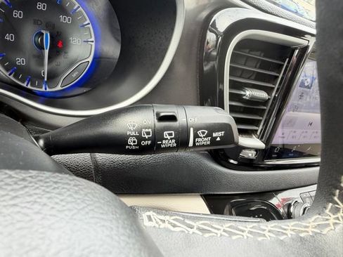 Used 2023 Chrysler Pacifica Touring-L FWD image 34