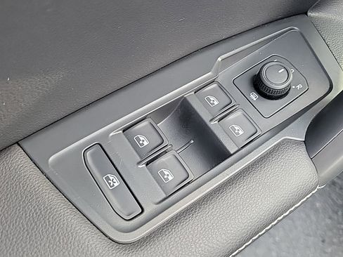 Used 2024 Volkswagen Tiguan S image 20