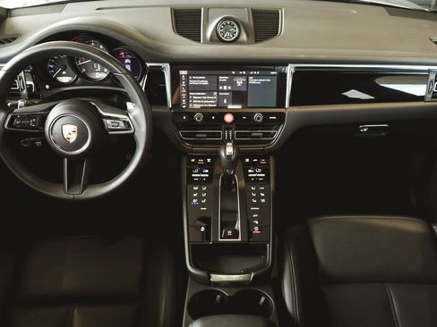 Used 2025 Porsche Macan image 12