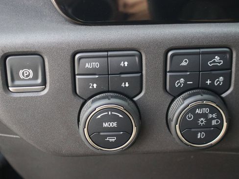 Used 2025 Chevrolet Silverado 1500 LT Trail Boss w/ Convenience Package II AWD/4WD image 36