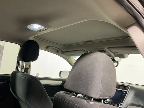 Used 2019 Subaru Outback 2.5i Premium w/ Popular Package #2 AWD/4WD image 3