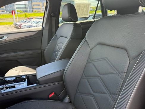 Used 2025 Volkswagen Atlas Cross Sport SE AWD/4WD image 23