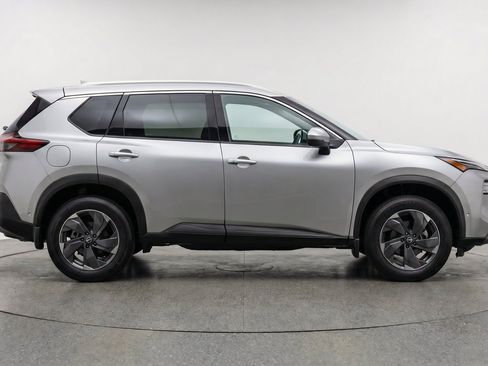 Used 2025 Nissan Rogue SV AWD/4WD image 11