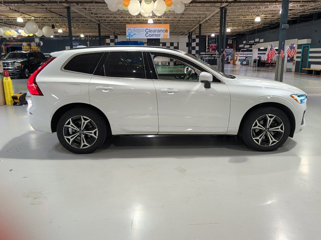 Used 2022 Volvo XC60 B5 Momentum w/ Climate Package AWD/4WD image 9