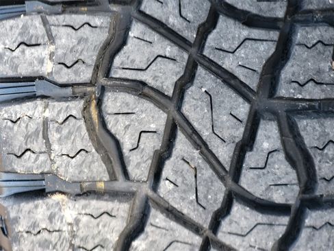 Used 2025 GMC Canyon AT4 w/ AT4X Package image 10