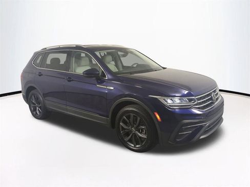 Used 2022 Volkswagen Tiguan SE AWD/4WD image 2
