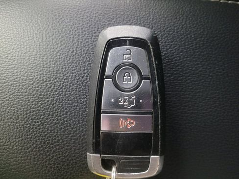 Used 2018 Ford Fusion SE w/ Fusion SE Technology Package FWD image 32