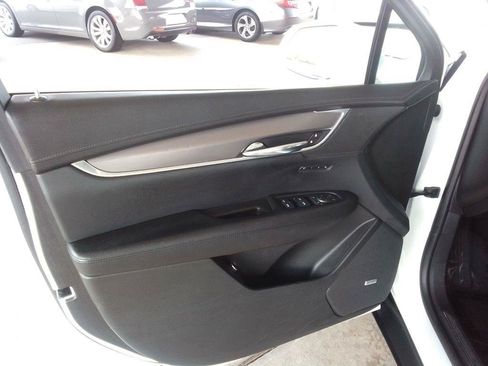 Used 2017 Cadillac XT5 Premium Luxury FWD image 18