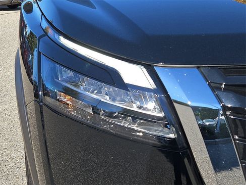 Certified 2024 Nissan Pathfinder S image 10