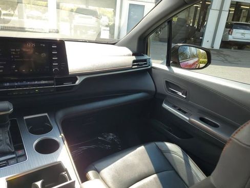 Used 2022 Toyota Sienna XSE image 13