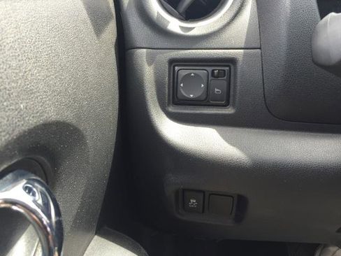 Used 2015 Nissan Versa Note SV image 24