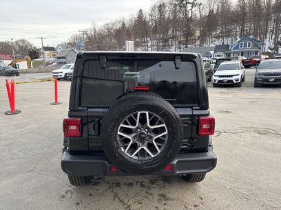 New 2025 Jeep Wrangler Unlimited Sahara w/ Technology Group