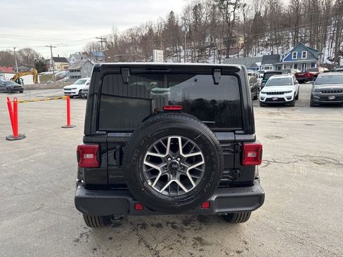 New 2025 Jeep Wrangler Unlimited Sahara w/ Technology Group AWD/4WD image 4