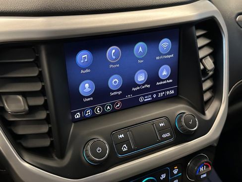 Used 2023 GMC Acadia SLT image 11