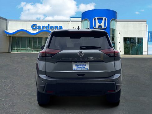 Used 2024 Nissan Rogue S FWD image 5