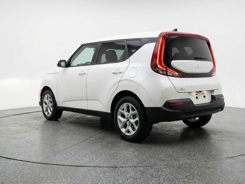 Used 2025 Kia Soul LX w/ LX Technology Package FWD image 6