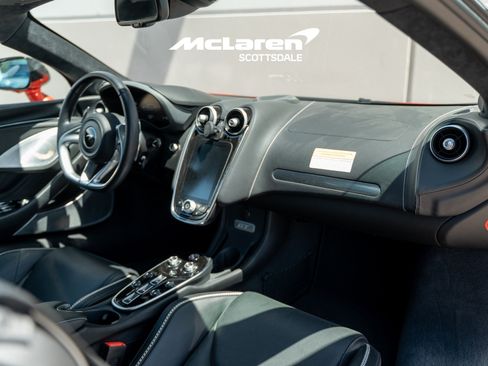 Used 2023 McLaren GT RWD image 17