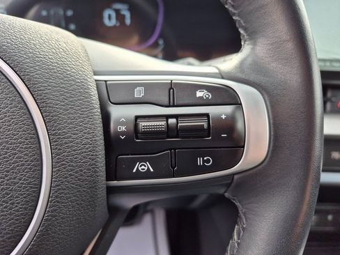 Used 2025 Kia Sportage EX image 21