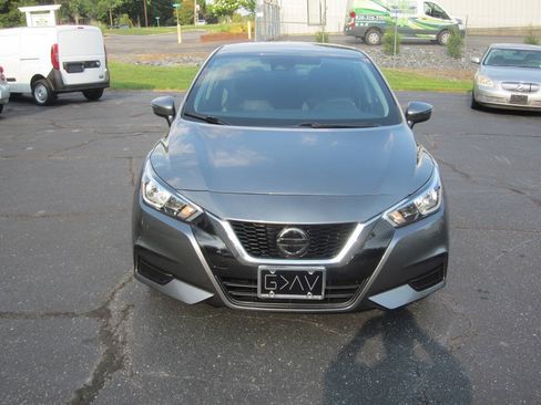 Used 2021 Nissan Versa SV FWD image 3