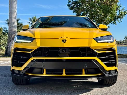 Used 2022 Lamborghini Urus image 3