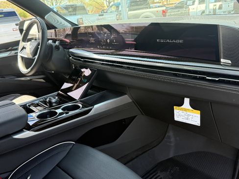 Used 2025 Cadillac Escalade Premium Luxury w/ Touring Package image 28