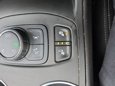 Used 2024 GMC Terrain SLT image 21