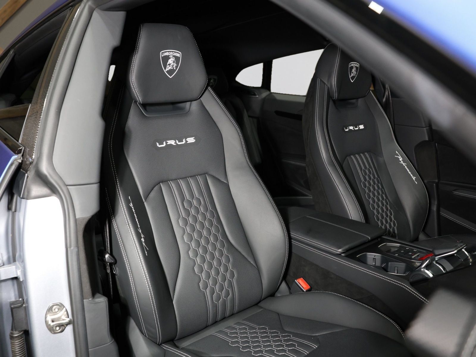 Used 2023 Lamborghini Urus Performante AWD/4WD image 35