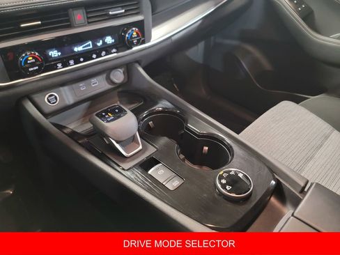 Certified 2023 Nissan Rogue SV image 18